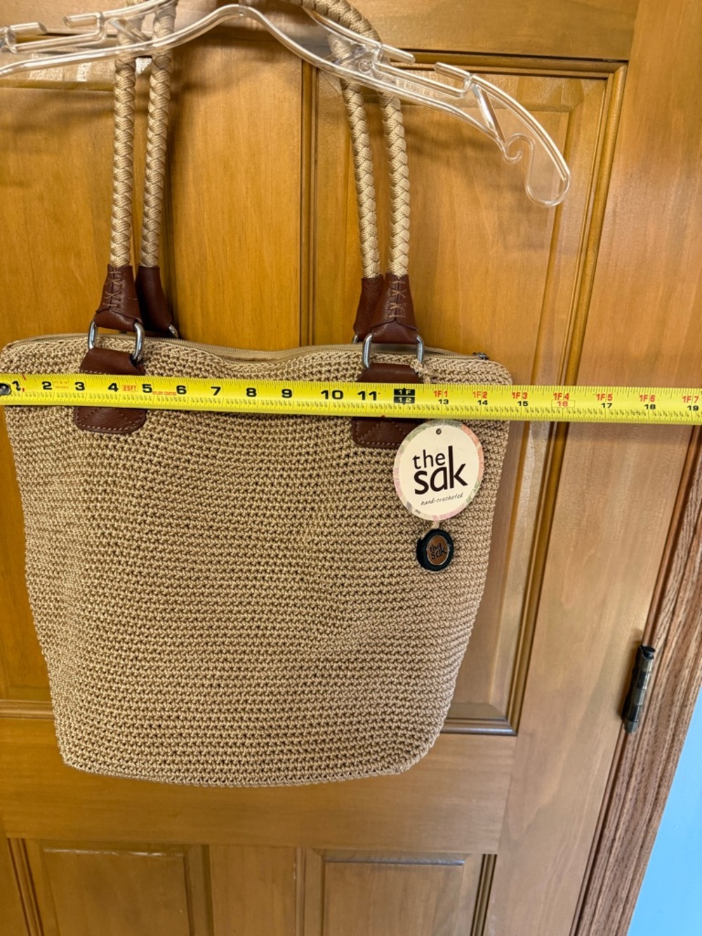 Effortless Style Meets Everyday Functionality: The Sak Crochet Hobo Bag - Picture 7 of 8
